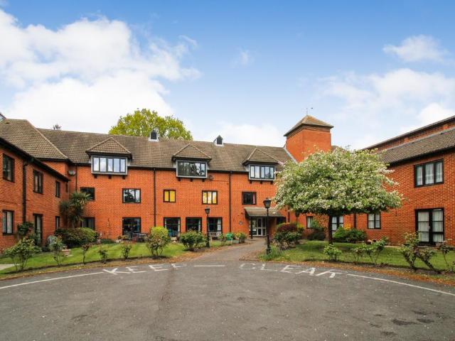 Flat for sale in Farnborough, Hampshire