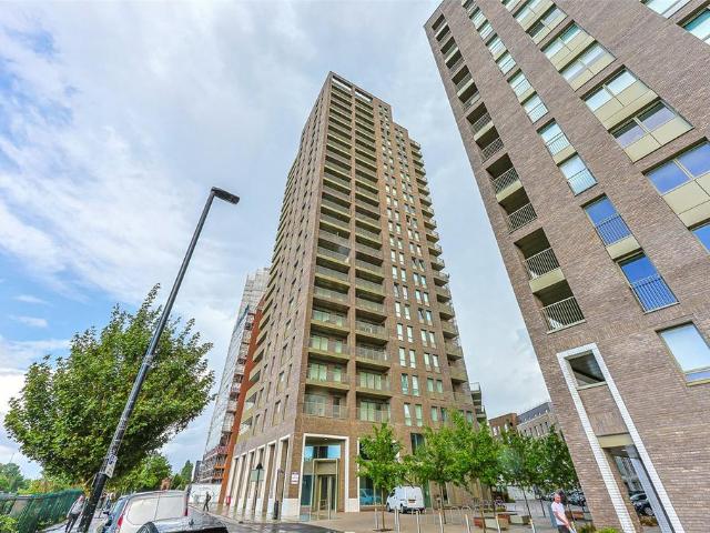 Flat for sale in London Borough of Ealing, Park Royal