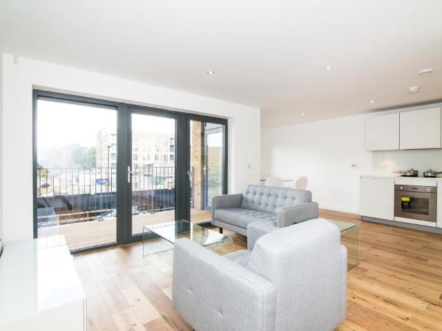 Flat for sale in Loughborough Junction, Greater London