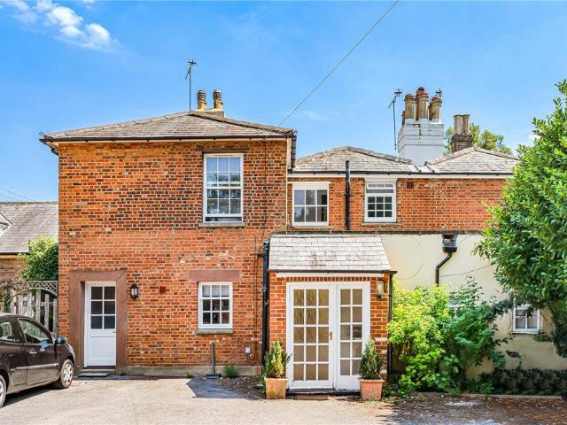 Flat for sale in Row Town, Surrey