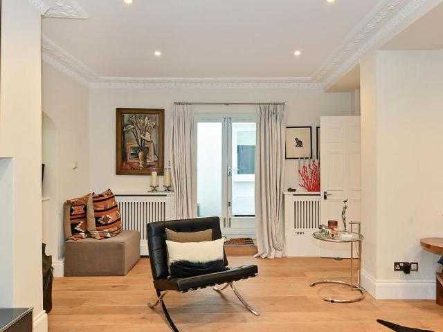 Flat for sale in Bayswater, Greater London
