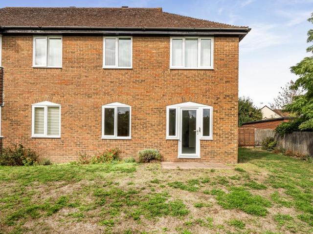 Flat for sale in Thatcham, West Berkshire