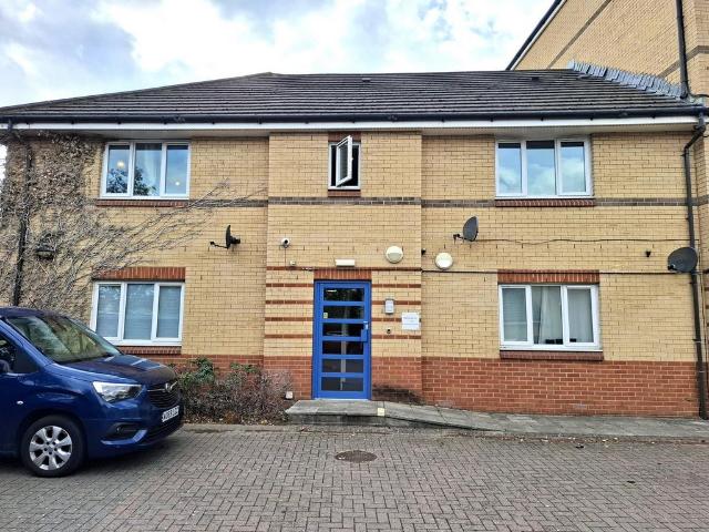 Flat for sale in Walcot West, Swindon