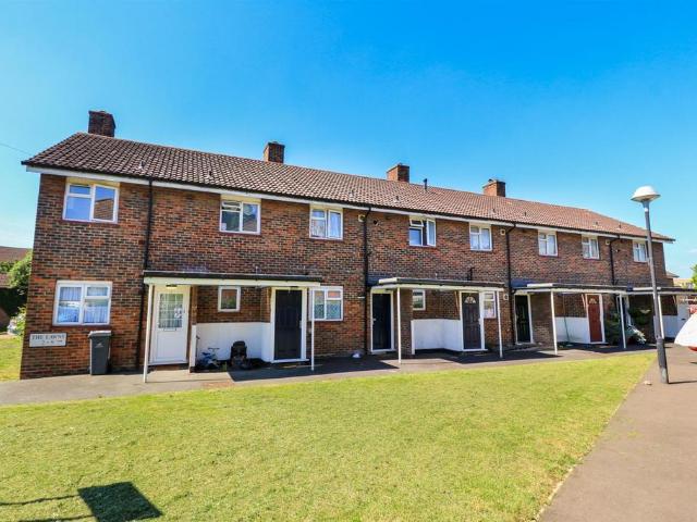 Flat for sale in South Chingford, Highams Park