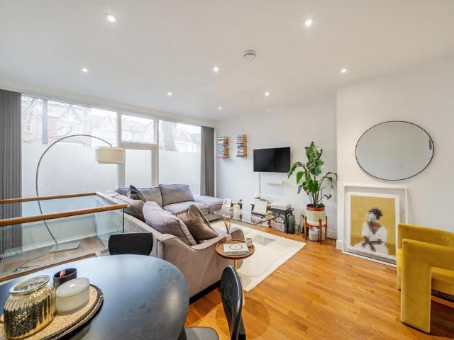 Flat for sale in London Borough of Lewisham, Greater London