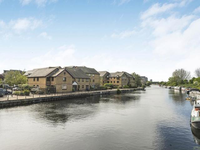 Flat for sale in Clapton, Greater London