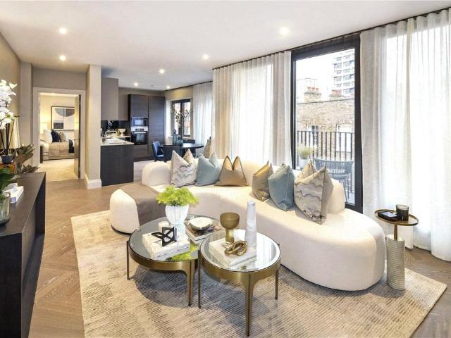 Flat for sale in Paddington, Greater London
