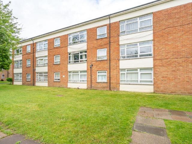 Flat for sale in Chichester, Littlecote