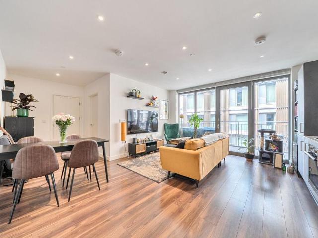 Flat for sale in Nine Elms, Greater London