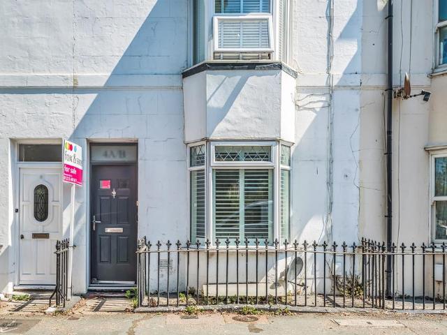 Flat for sale in Fishersgate, West Sussex