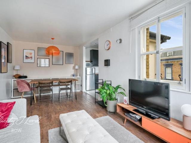 Flat for sale in Old Ford, Bow