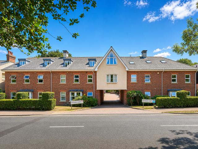 Flat for sale in Five Acres, Hertfordshire