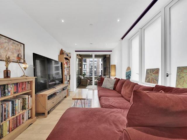 Flat for sale in Old Ford, Bow