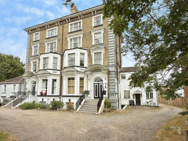 Flat for sale in Eastbridge, Suffolk