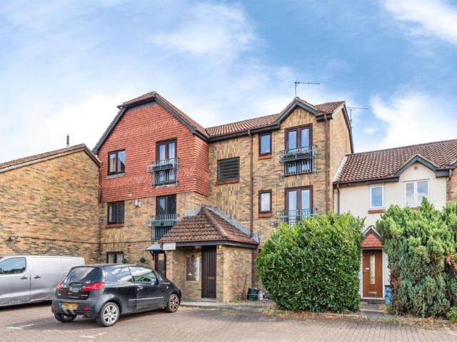 Flat for sale in Swindon