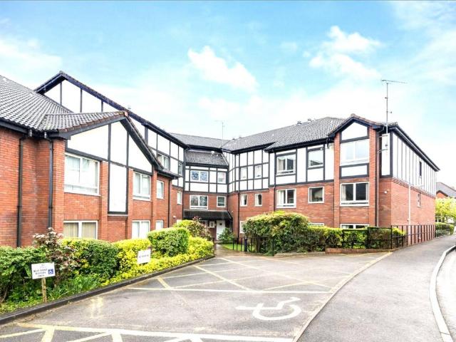 Flat for sale in Goldthorn Hill, West Midlands