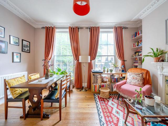Flat for sale in Camberwell, Greater London