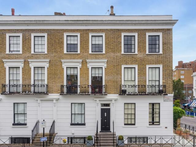 Flat for sale in Brompton, Greater London