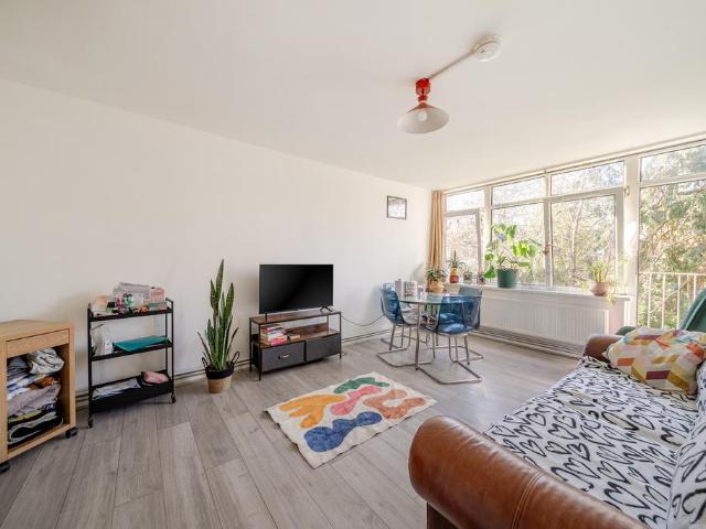 Flat for sale in Streatham Hill, Isle Of Man