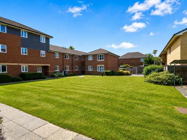 Flat for sale in Hatfield, Fretherne
