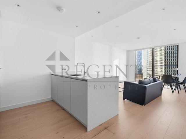 Flat for sale in Isle Of Dogs, Greater London