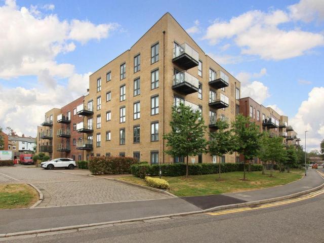 Flat for sale in Pouchen End, Hertfordshire