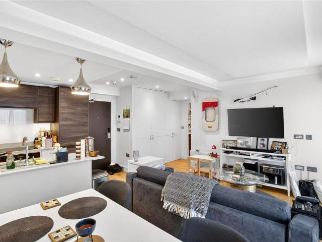 Flat for sale in Easthampstead, Bracknell