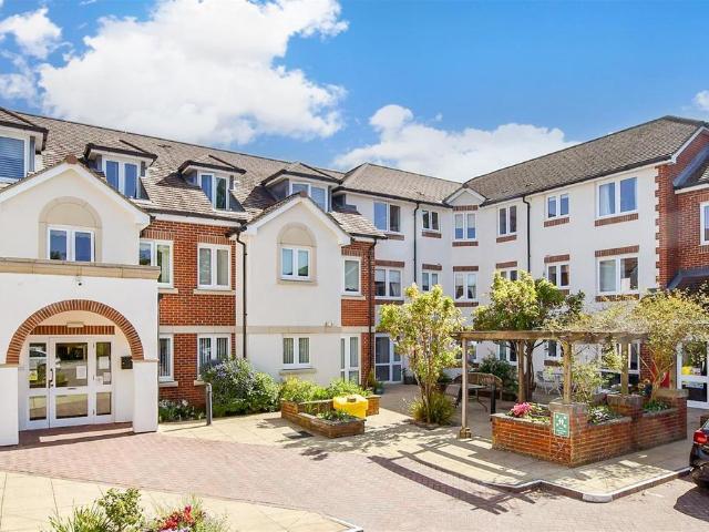 Flat for sale in Roffey, Horsham