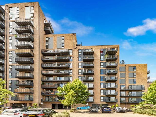 Flat for sale in Hornsey, Greater London