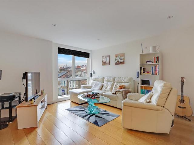 Flat for sale in London Borough of Lewisham, Deptford