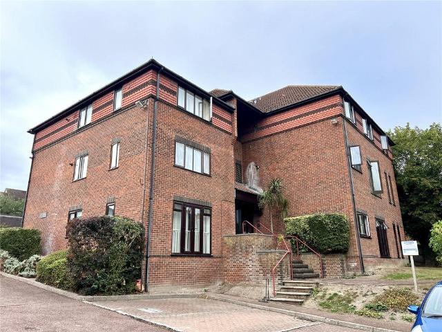 Flat for sale in Guildford Park, Guildford