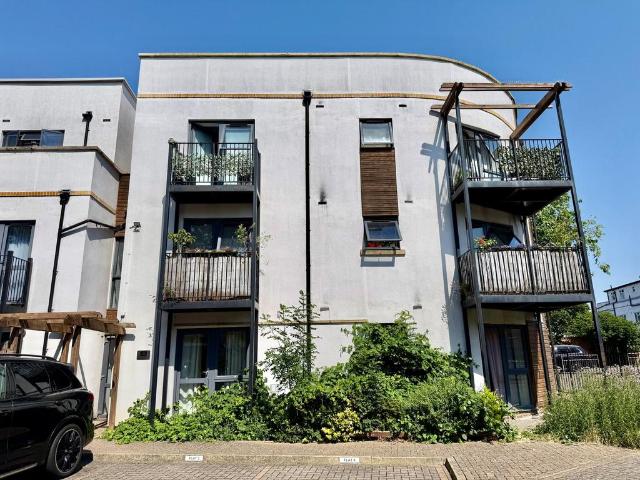 Flat for sale in South Stanmore, Little Stanmore