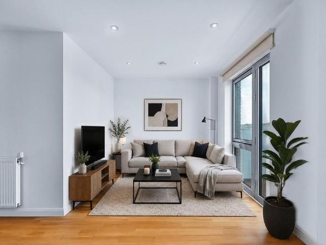 Flat for sale in Elstree and Borehamwood, Borehamwood