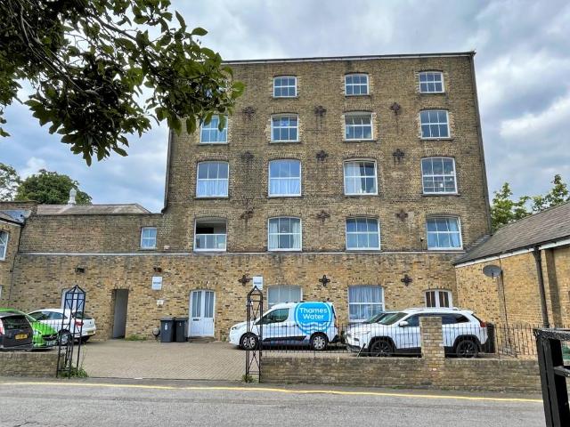 Flat for sale in Buckland, Ash