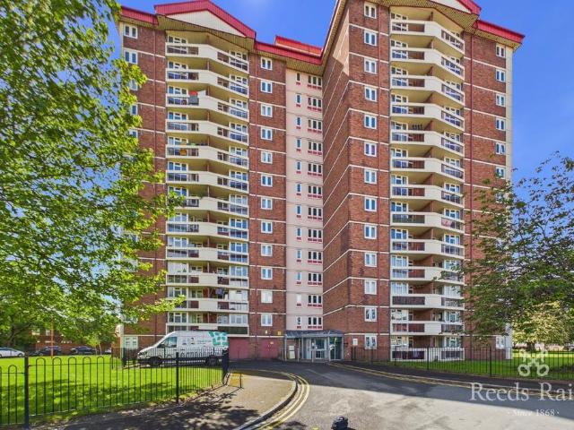 Flat for sale in West Yorkshire