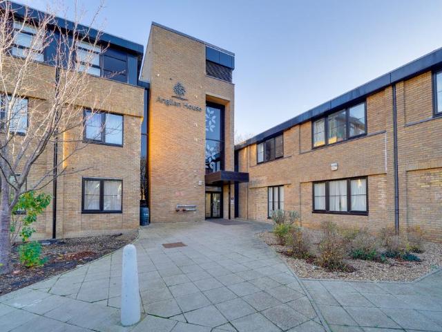 Flat for sale in Huntingdon