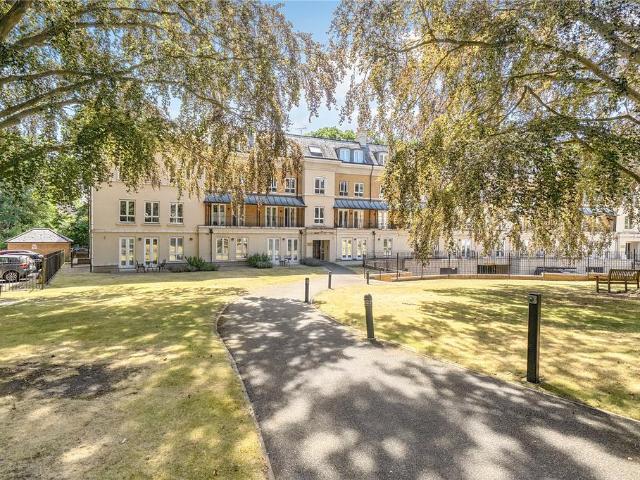 Flat for sale in Horsell, Woking