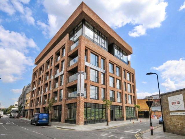 Flat for sale in South Hackney, Greater London