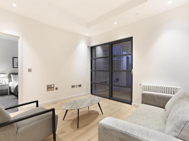 Flat for sale in London City Island, Cat Hill