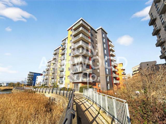 Flat for sale in Roding Riverside, Greater London
