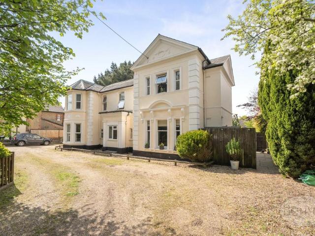 Flat for sale in Littlecote, West Sussex