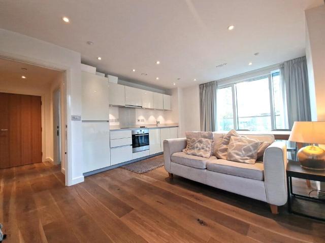 Flat for sale in Woodberry Down, Stamford Hill
