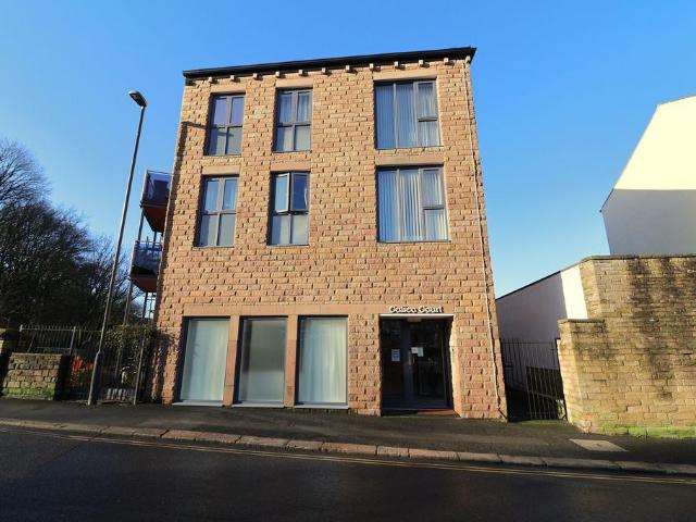 Flat for sale in Whitfield, Charlesworth