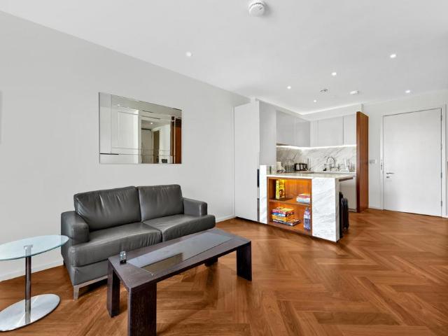 Flat for sale in Nine Elms, Greater London