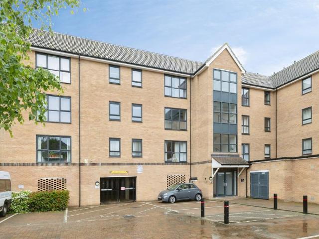 Flat for sale in Huntingdon, Cambridgeshire