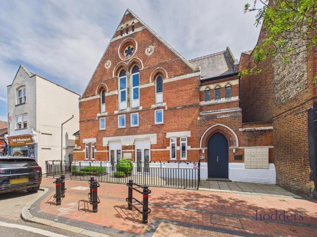 Flat for sale in Row Town, Surrey