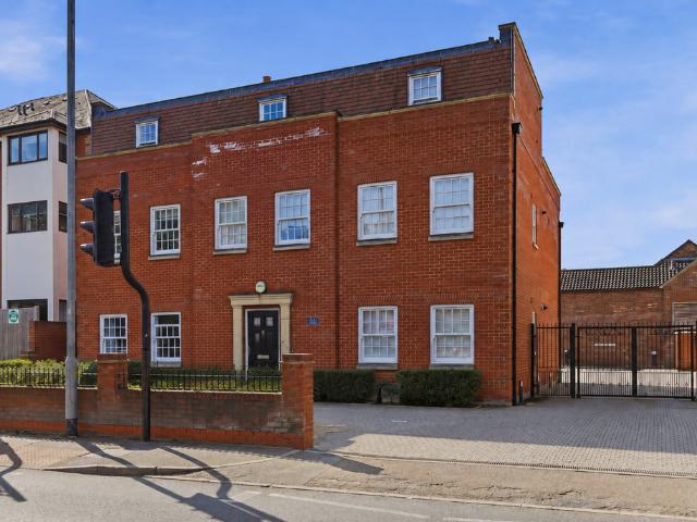 Flat for sale in Great Burstead, Billericay