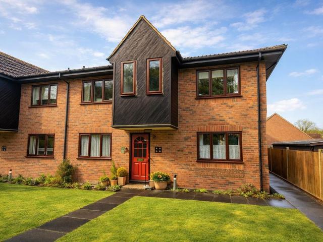 Flat for sale in Frogmore, Five Acres
