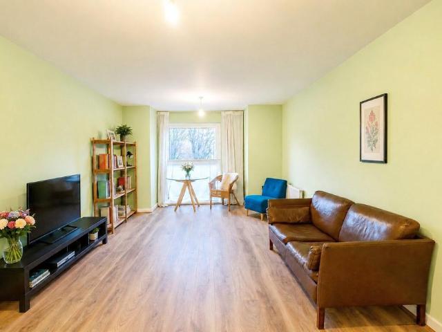 Flat for sale in Shacklewell, Greater London