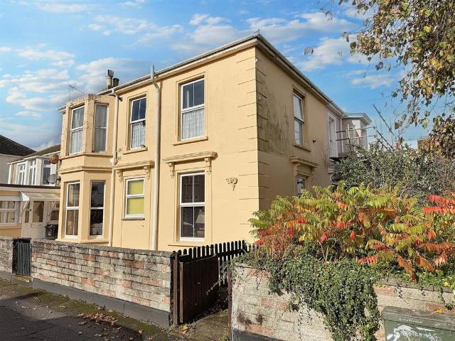 Flat for sale in Falmouth, Cornwall